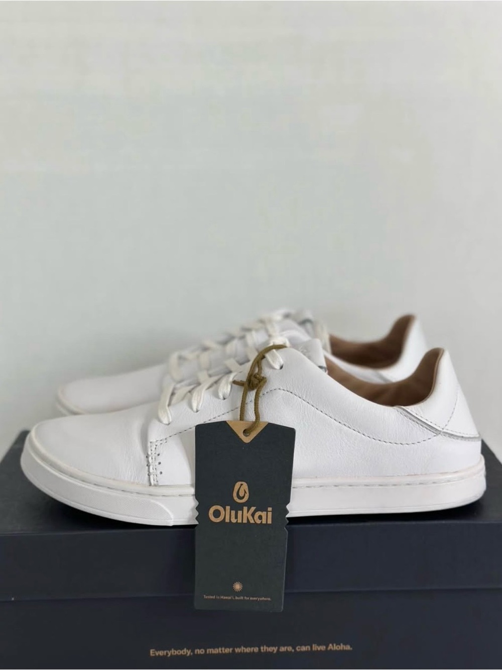 OluKai Pehuea Li Ili Leather Sneakers In White Women’s 8.5 New In Box